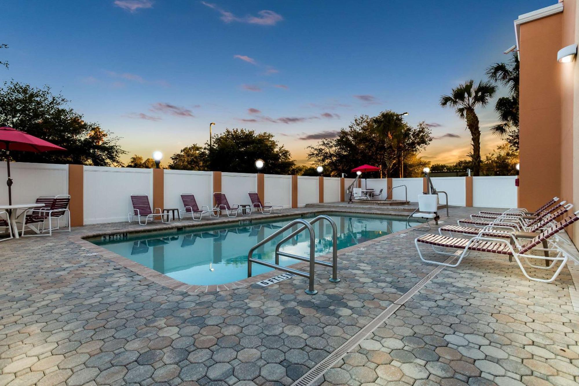 Comfort Suites Tampa Airport North West Chase Eksteriør bilde