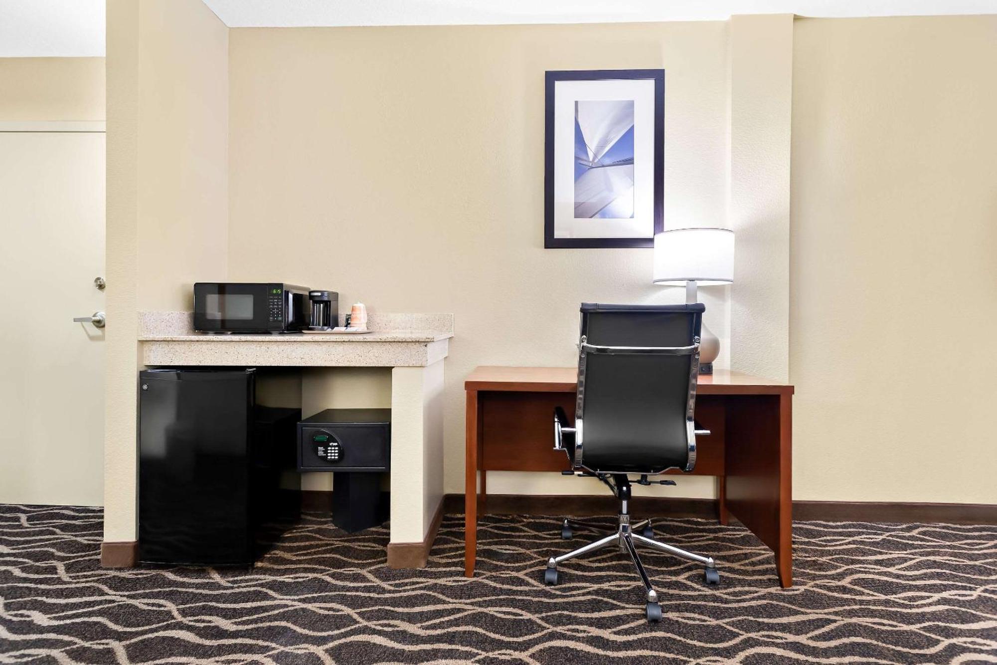 Comfort Suites Tampa Airport North West Chase Eksteriør bilde